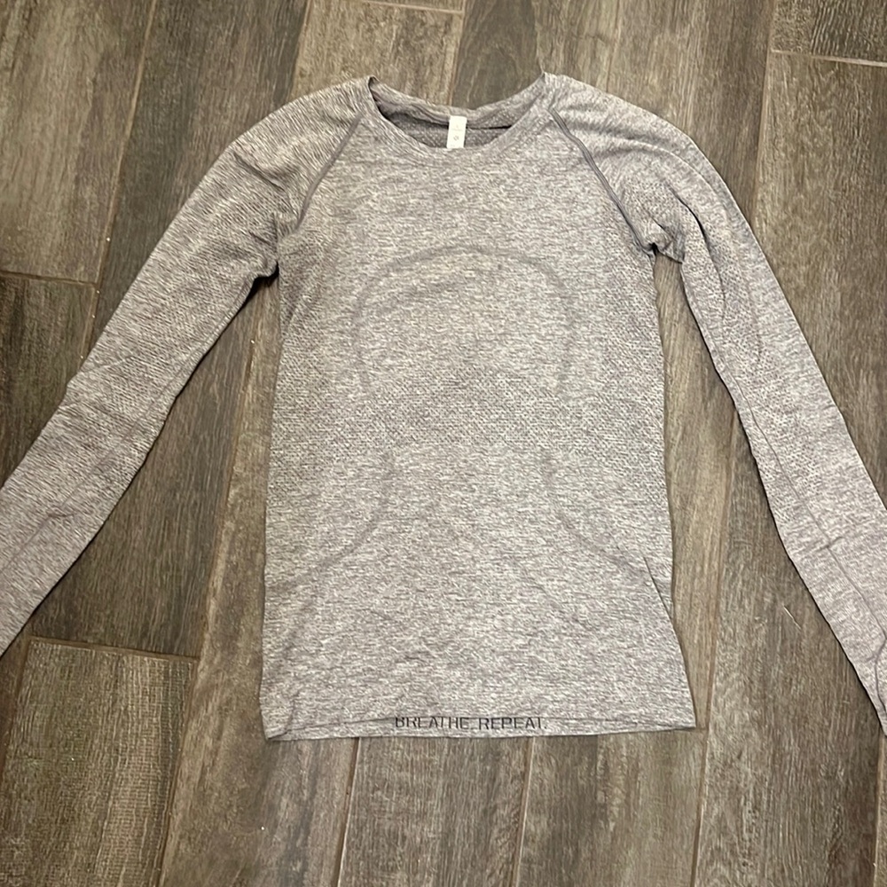 Gray lululemon swiftly tech long sleeve size 6